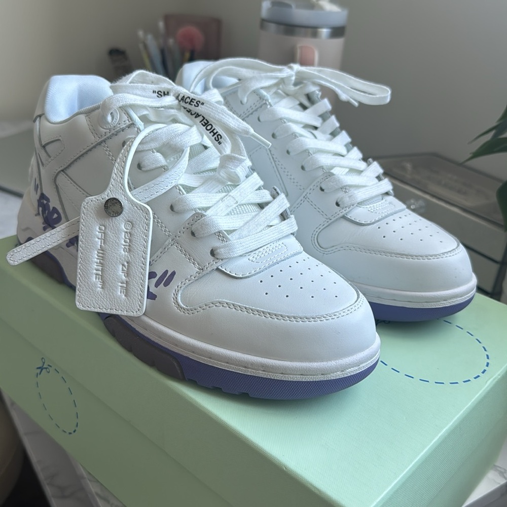 Off-White c/o Virgil Abloh